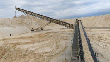 La mayor parte de las arenas que utiliza Vaca Muerta provienen de Entre Ríos y Chubut y necesitan un proceso de filtrado y secado que encarece su valor.