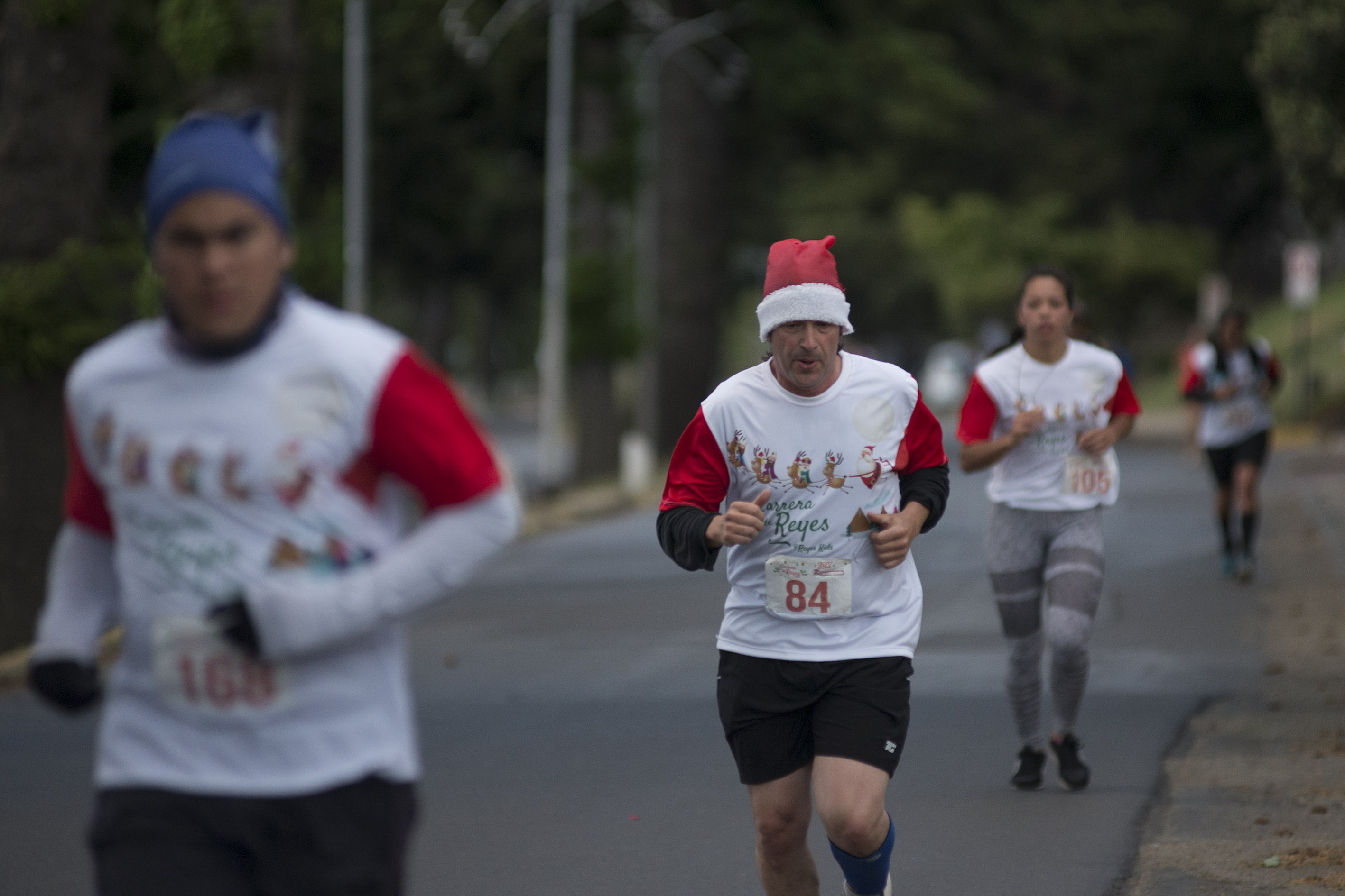 Los corredores recorrieron 3, 5 y 10 kilómetros por el centro de Bariloche. (Foto: Marcelo Martínez)