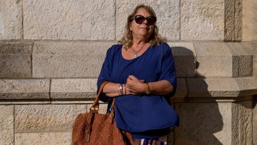 Marianela Ubilla, madre de Valeria Coppa en la iglesia Catedral a donde concurrió en estos días para coordinar una misa en conmemoración de la muerte de su hija. Foto: Marcelo Martinez