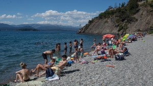 El imán de las playas de Bariloche