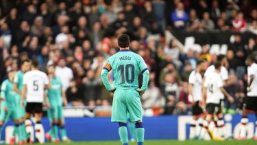 Barcelona, con Messi, sigue en un preocupante nivel y cayó ante Valencia
