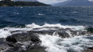 Cierran senderos y puertos en Bariloche por fuertes vientos