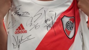 Una joven roquense sortea una camiseta de River para viajar a Africa