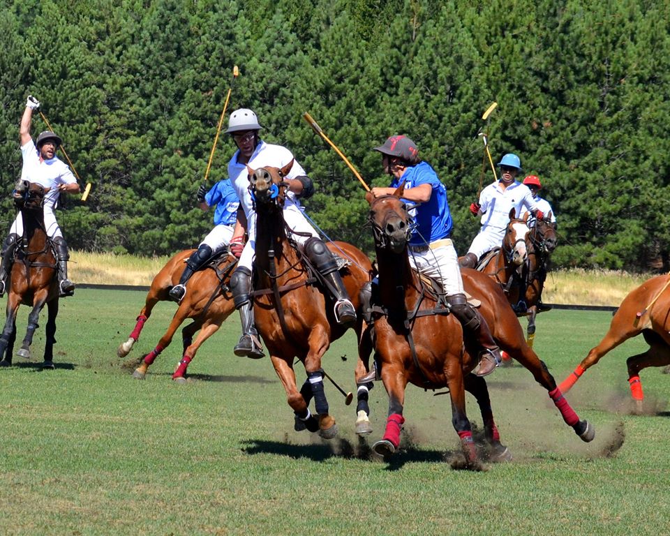 El campeonato de polo fue el preludio de la exposición que comenzará hoy en la Rural de Junín de los Andes. Foto Prensa Sociedad Rural del Neuquén