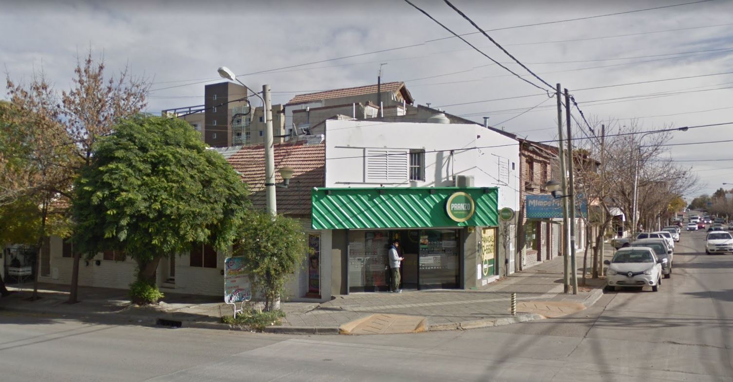 La casa de empanadas que fue blanco del intento de robo se ubica en Belgrano y Stefenelli. (Captura).-