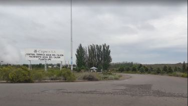 El incendio ocurrió anoche en la central térmica Agua del Cajón de la firma Capex. (Gentileza).-