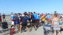 Imagen de Dos equipos de rugby de Chubut se enfrentaron a las piñas en Playas Doradas