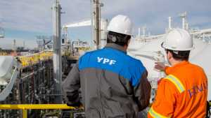 YPF abrió la primera licitación para el proyecto de GNL
