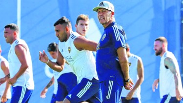 Russo, que ya tiene su primer refuerzo, debutará en el banco como DT aunque no de manera oficial.