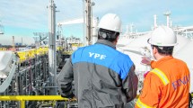 Imagen de YPF enfrenta el desafío del gas natural licuado