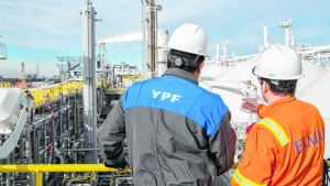 YPF enfrenta el desafío del gas natural licuado