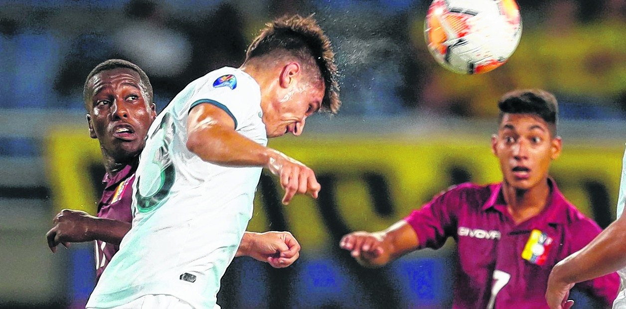 El futbolista roquense fue titular en la victoria 4-1 ante la Vinotinto. (Foto/AP)