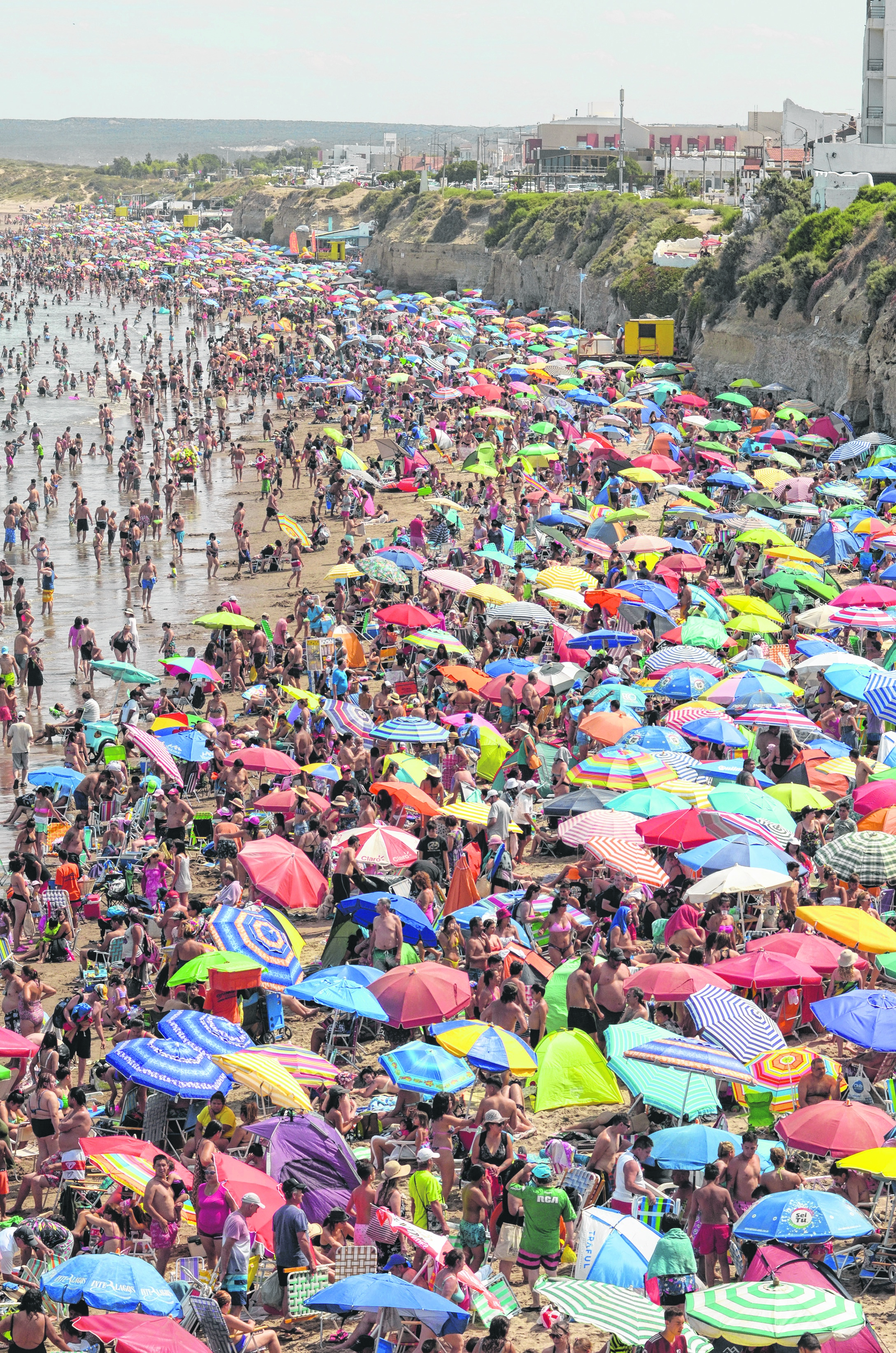 Las playas de Las Grutas colmadas este enero, con un promedio de estadía de 3 días. 