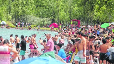 Mas de 2 kilómetros de playa. El Sandra Canale contó con la mayor concurrencia: calculaban más de 20.000 personas. Foto: Oscar Livera.