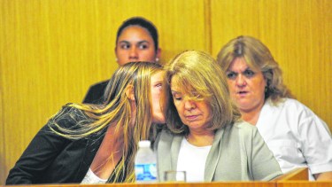María Emilia acompañó a su madre en el juicio y ahora será garante, junto a su marido y a una tía segunda, del proceso domiciliario.