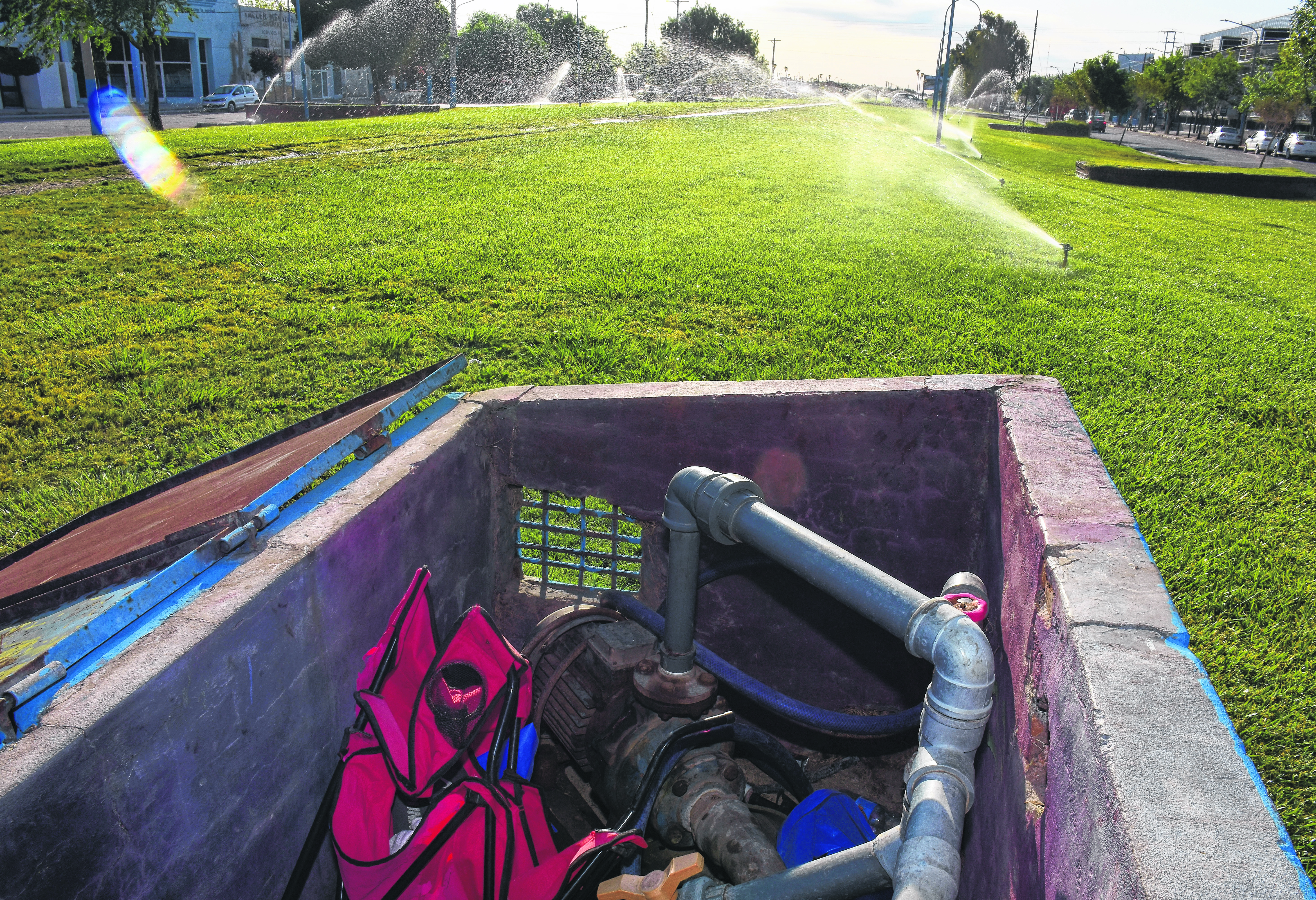 Los sistemas de riego de las plazas  son otro objetivo de los ladrones.  Foto Andrés Maripe. 