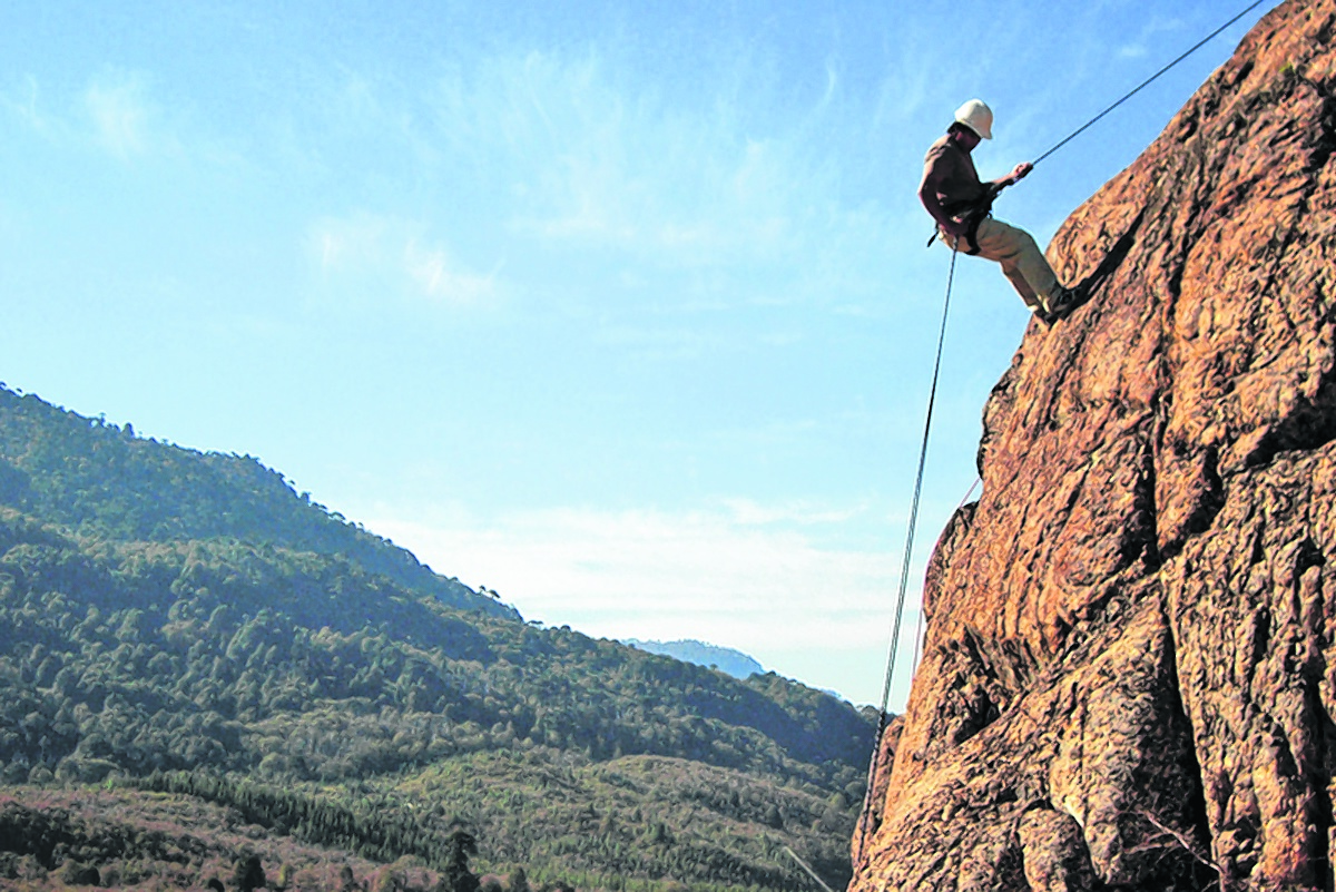 La escalada deportiva tiene muchos adeptos en Bariloche y comienza a ser regulada. Archivo