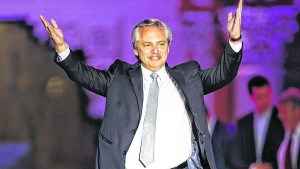 Alberto Fernández llega a Bariloche para despedir al nuevo satélite de Invap