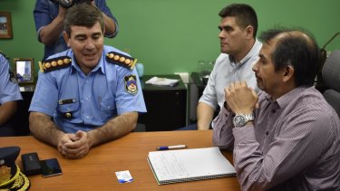 La cúpula policial encabezada por Julio Peralta estuvo en Plaza Huincul con el intendente Gustavo Suárez. Foto Prensa Municipalidad de Plaza Huincul