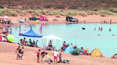 No hay reparo ni tampoco sombra, es importante ir preparados para pasar todo el día bajo el sol.  Foto: Oscar Livera