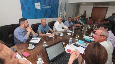 El encuentro se convocó en el cuarto piso de la sede central. Foto: Oscar Livera