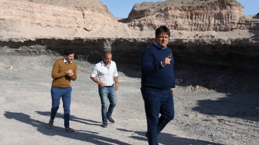 Gaido expuso los daños provocados por la extracción en la cantera ilegal (Foto Juan Thomes)