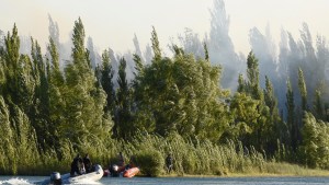 Se desató un incendio en la isla ubicada frente al club Unipol de Neuquén