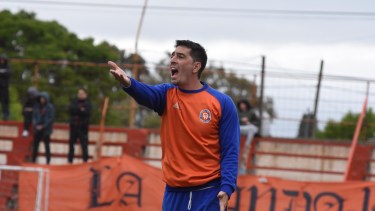 Diego Napolitano será el entrenador de Roca en el Regional tras la prematura renuncia de Lencina.