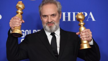 Sam Mendes se llevó el Globo de Oro por mejor película, "1917". Foto: AP.