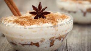 Tarta de arroz con leche con galletitas para las tardes de calor