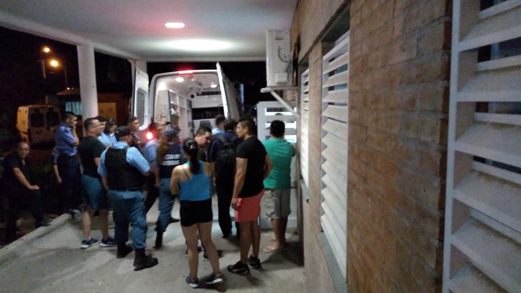 José Luis Espinoza llegó al hospital de Cutral Co el viernes por la noche. Foto: Juan Thomes