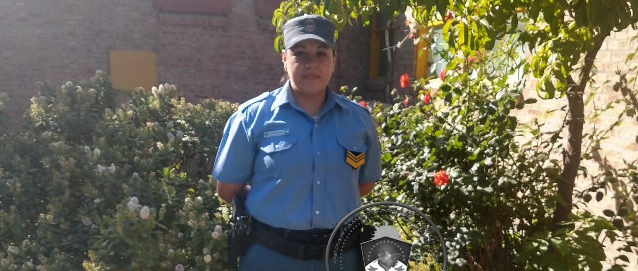 Jaqueline Salinas es cabo primero y trabaja en la comisaría 44. (Foto: Gentileza.-) 
