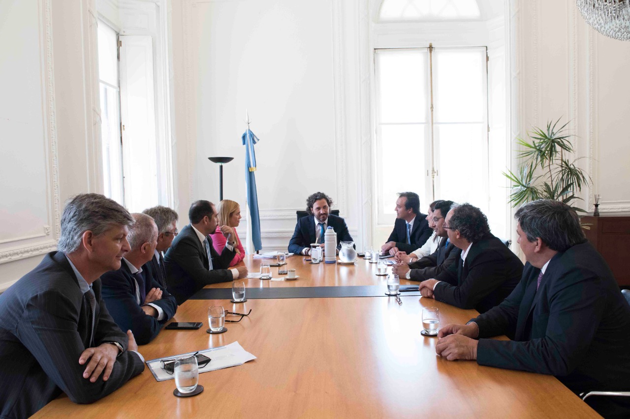 La foto con el presidente no se dio y Santiago Cafiero recibió ayer a los dirigentes del Frente de Todos. Luego hubo reuniones con Kulfas y Basterra. 