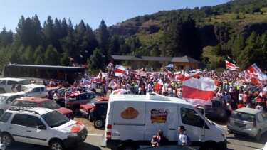 Cada vez hay más color en San Martín de Los Andes. Esperan por el plantel de Gallardo...