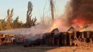 Bomberos apagaron un incendio de 300 tachos con fuel oil en Allen