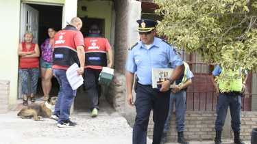 Personal del SIEN trasladó al herido al hospital Castro Rendón y atendió a la mujer lesionada. (Juan Thomes).-
