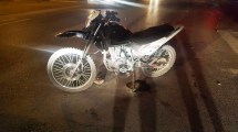 Imagen de Para que no le saquen la moto en un control, la prendió fuego