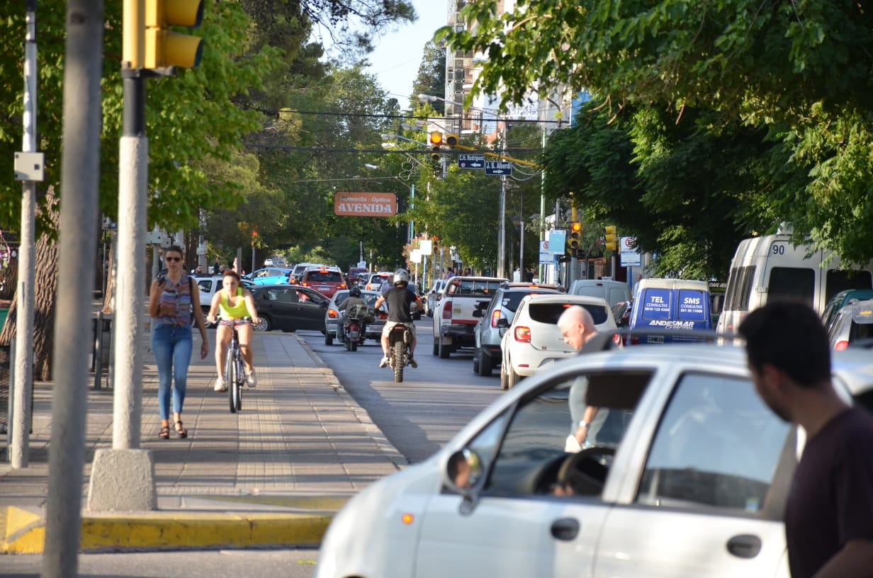 Los vehículos no podrán transitar por un sector de la Avenida Argentina durante los fines de semana. Foto: Yamil Regules