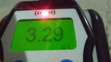 La impresionante marca del test de alcoholemia. El conductor intentó esquivar los controles. (Foto gentileza)