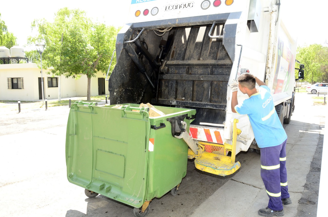 Los balnearios de Neuquén contaron con contenedores para separar los residuos. Ahora se profundiza en los hogares. (archivo)