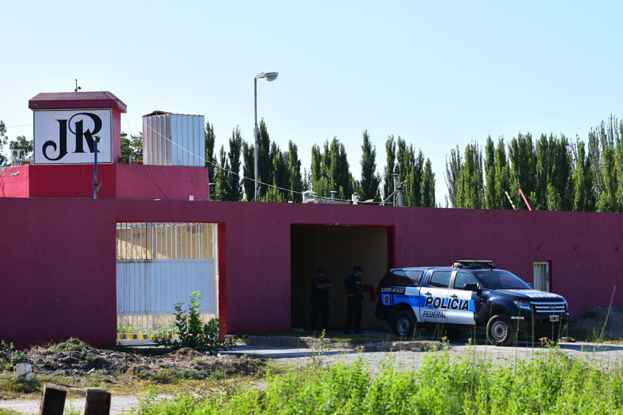 El allanamiento se produjo en el motel ubicado en la zona de J. J. Gómez. (Foto: Andrés Maripe)