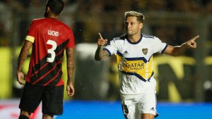 Boca venció a Paranaense con dos goles de Zárate