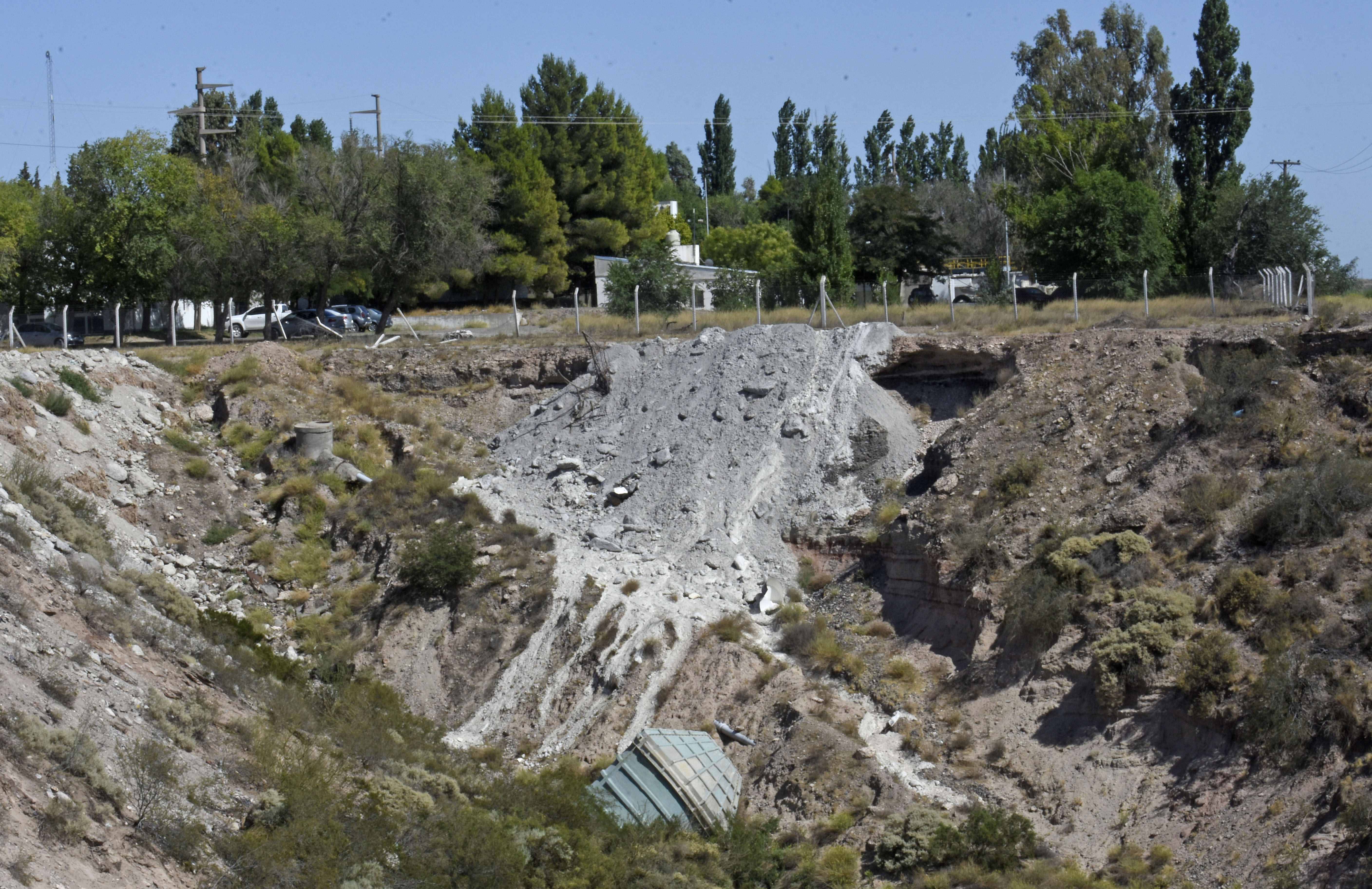 Se cementaron 10 mil metros cuadrados sobre la barda en Neuquén. Foto: Florencia Salto. 