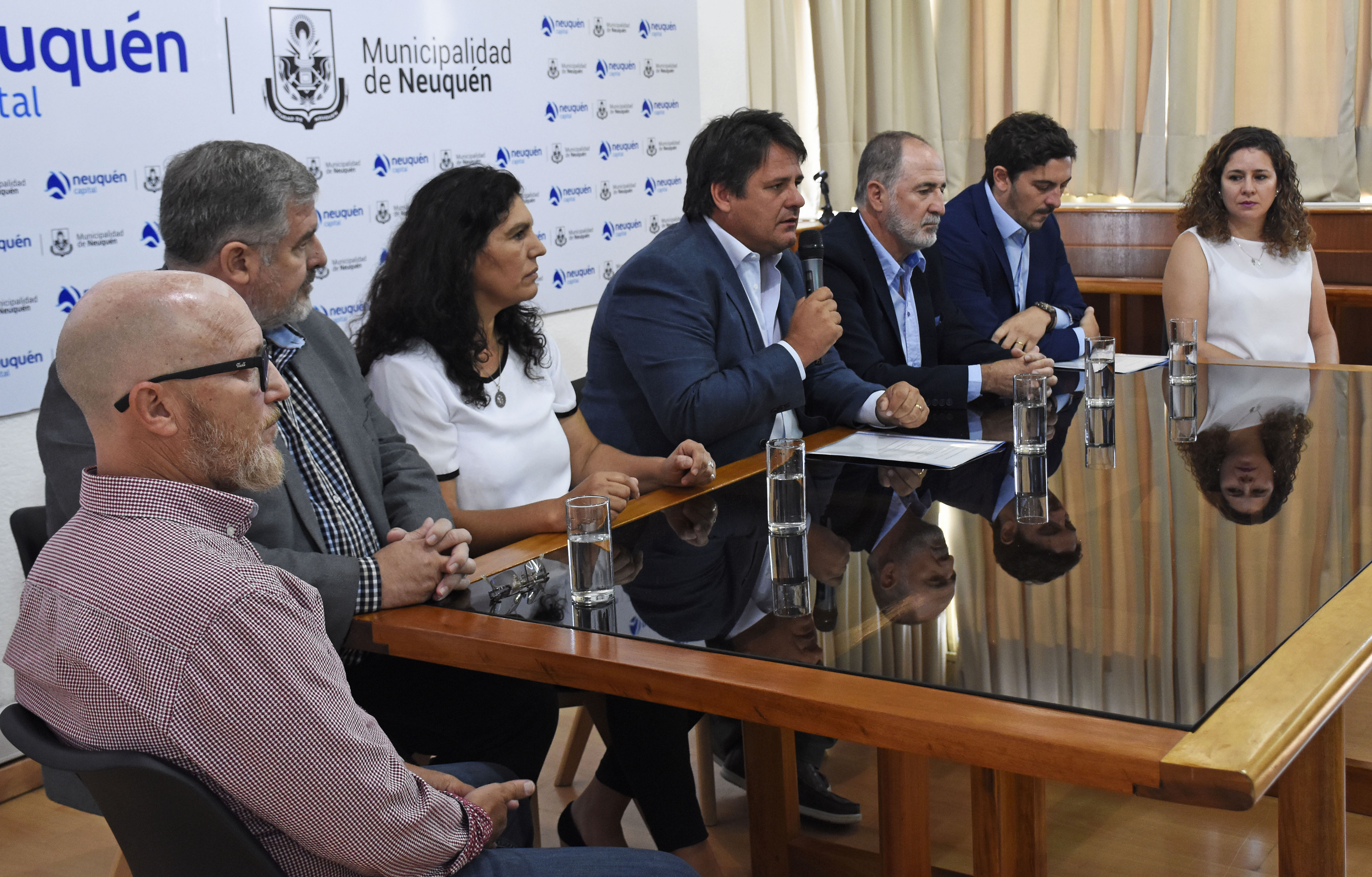 El intendente Mariano Gaido presentó al nuevo administrador del Instituto de Previsión Social Municipal Claudio Del Collado. Foto: Florencia Salto. 