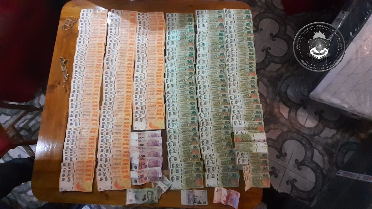 La policía recuperó más de 200.000 pesos. (Foto: Gentileza Prensa Policía.-)