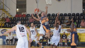 Atenas no pudo con Estudiantes en su regreso a Patagones