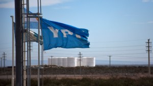 Las acciones de YPF se desplomaron a su mínimo histórico en Nueva York