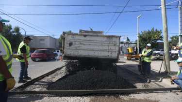 Se taparon 324 baches en Neuquén. Foto: archivo Juan Thomes  