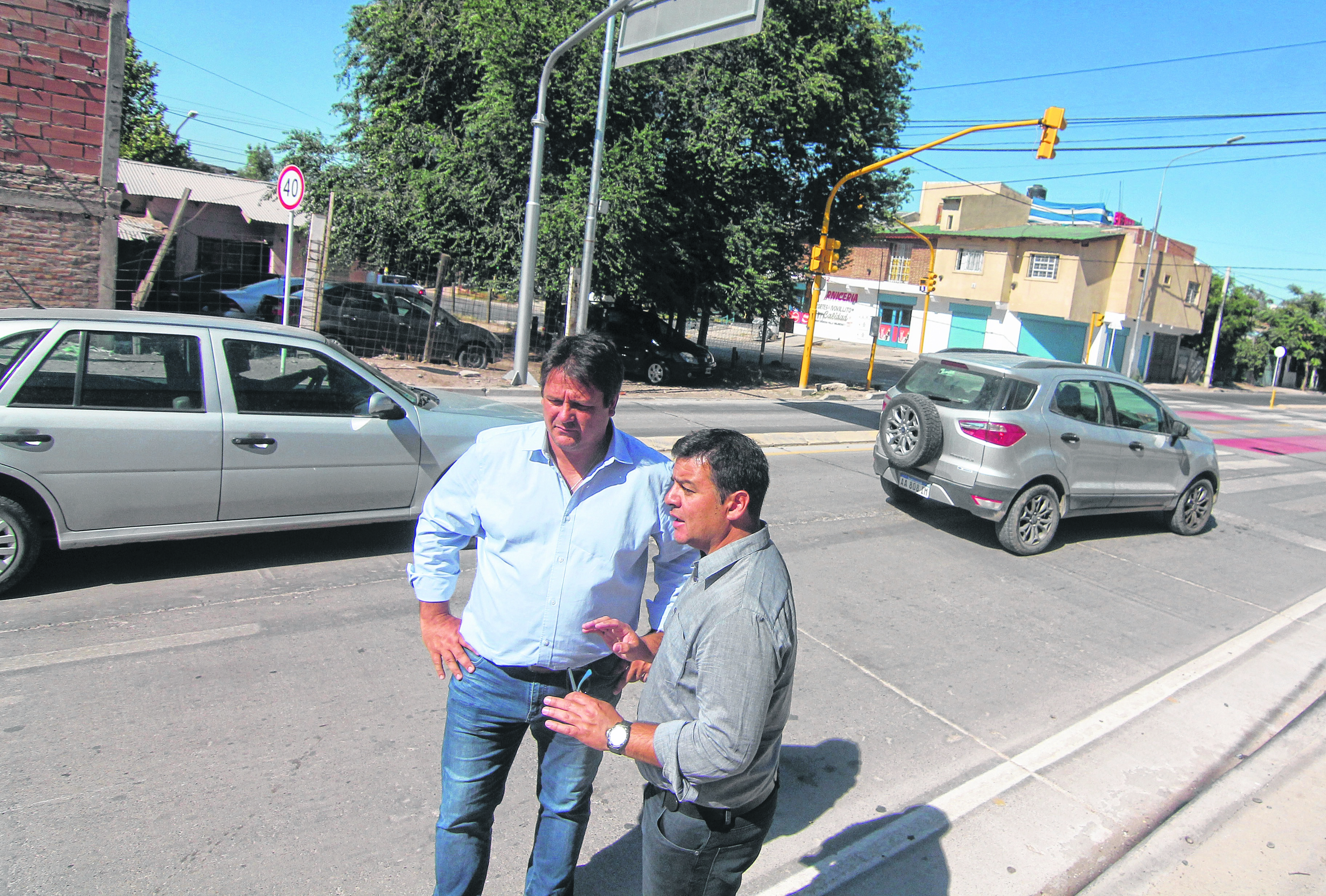El intendente Mariano Gaido y el secretario de Movilidad, Santiago Morán informaron sobre la exención del pago de tributos.