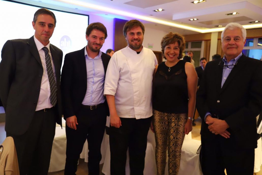 La gobernadora Arabela Carreras compartió un encuentro con empresarios del turismo de Bariloche. Gentileza
